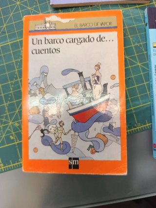 Un barco cargado de-- cuentos