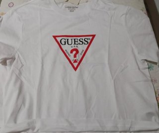 Camiseta Guess Blanca Talla Única Con su etiqueta.