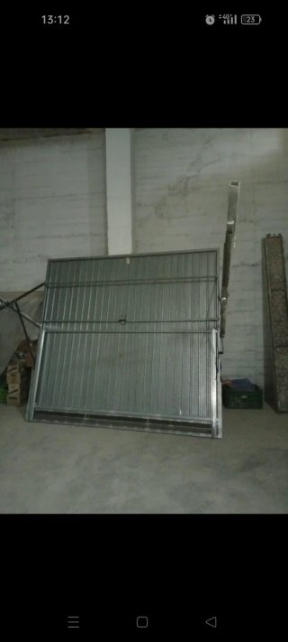 Puerta de garaje metálica....precio negociable