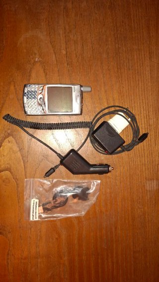 Palm Treo 650 con cargadores