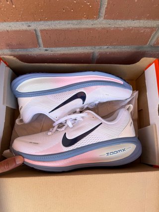 Nike Vomero 18 Blancas y Azules Talla 40.5