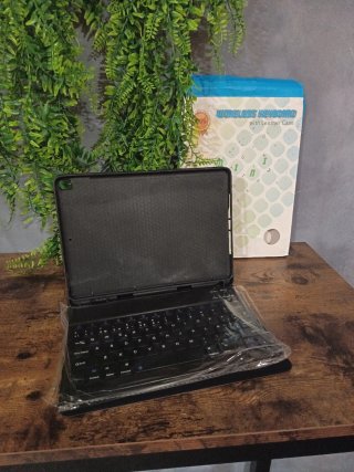 Custodia con Tastiera Magnetica per iPad Pro 11"
