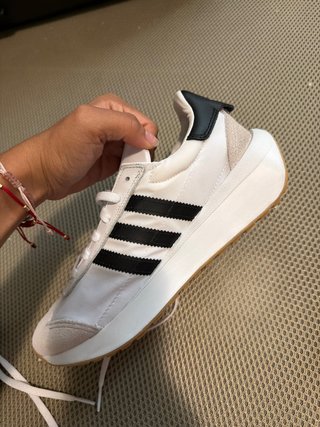 Zapatillas Adidas Blancas y Negras