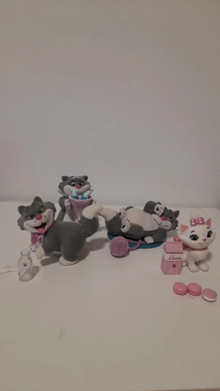 Set di figure di gatti Lucifer e Marie Miniso