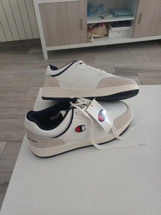 Zapatillas Champion Beige y Blancas