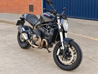 Ducati Monster 821 black Edition Negra
