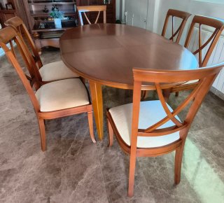 Mesa Extensible de Cerezo y 6 Sillas