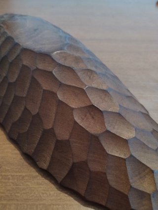 Centro tavola a forma di barca in legno
