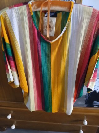 Camiseta a rayas multicolor