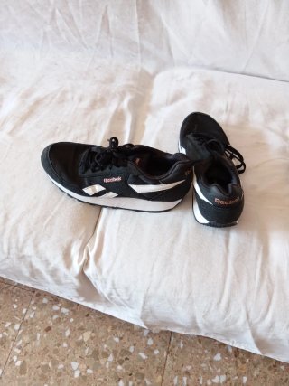 Zapatillas Deportivas Reebok Negras. Escucho ofert