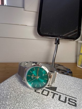 Reloj Lotus Plateado y Esfera Verde + joyero