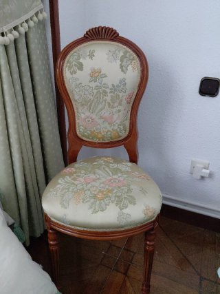 Silla de madera tallada.Recojer domicilio.