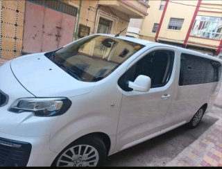 Peugeot Traveller 2020 // 9 PLAZAS //