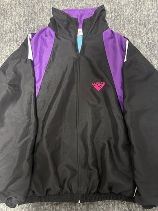 Chaqueta Cascanti Negra y Morada