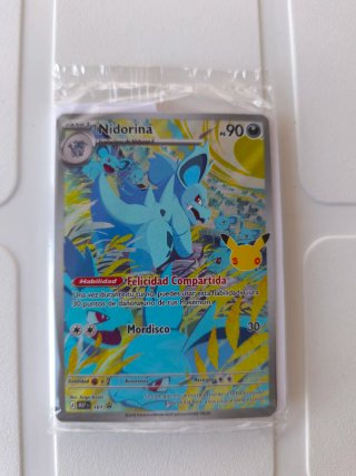 Carta promo Nidorina 30 Aniversario Pokémon.