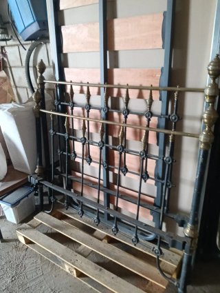 Cama antigua de metal 1,35m