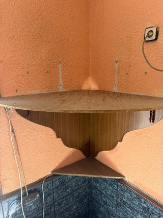 Rinconera de madera con balda