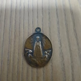 Medalla religiosa ovalada