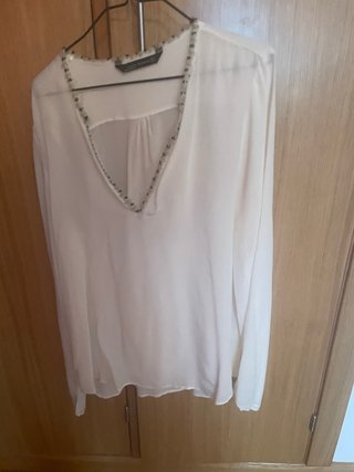 Blusa Zara con abalorios cuello Talla XL