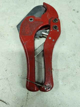 Cortatubos de PVC Rojo