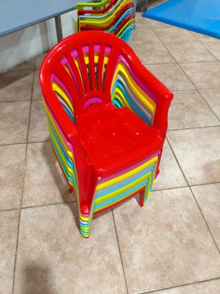 Set de 20 Sillas Infantiles Apilables
