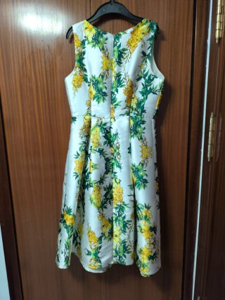 Vestido blanco y amarillo floral