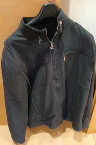 Chaqueta de hombre negra