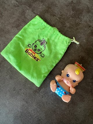 Muñeco Micro Babies con bolsa