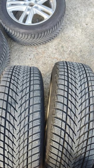 Set de 4 Llantas con Neumáticos Goodyear