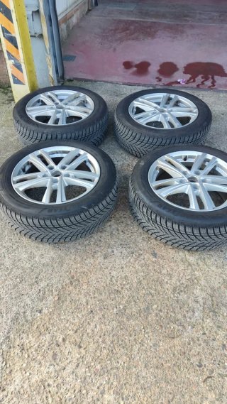 Set de 4 Llantas con Neumáticos Goodyear