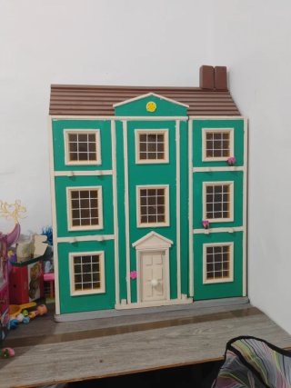 Casita de Muñecas Verde de Tres Plantas
