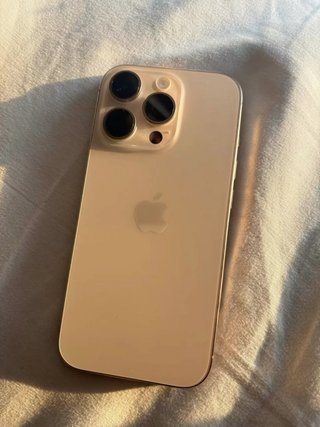 iPhone 16 Pro Dorado 90% Batería