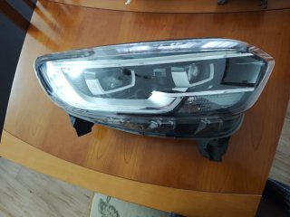 Faro Derecho Renault Kadjar 260101637R.