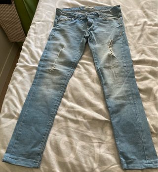 Pantalones vaqueros desgastados azules