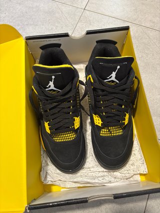 Jordan 4 Retro Black Yellow