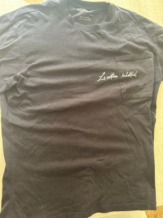Camiseta Pull&Bear negra con bolsillo