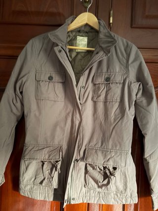 Chaqueta gris estilo casual