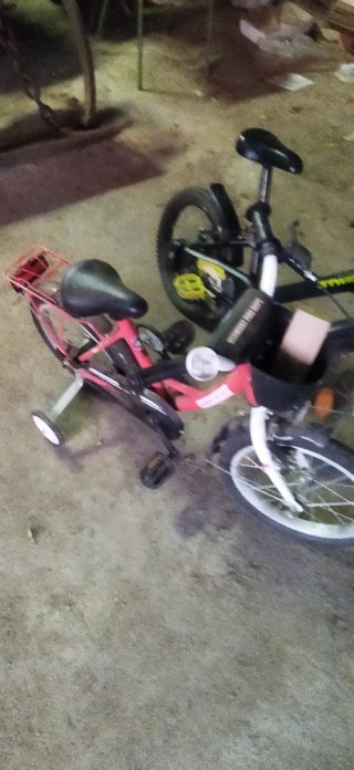 2 Bicicletas Infantiles Btwin y Dept Fire