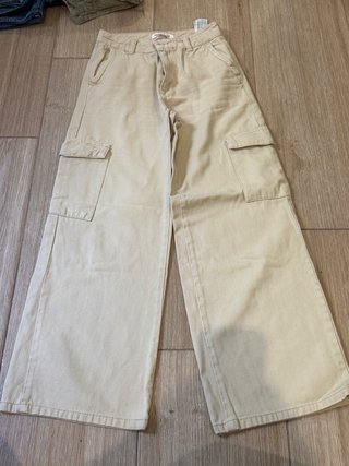 Pantalón cargo Pull&Bear beige ancho