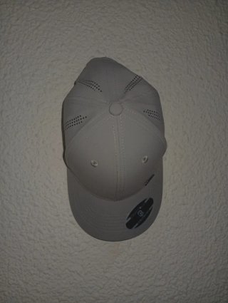 Gorra Urbana Gris con Perforaciones