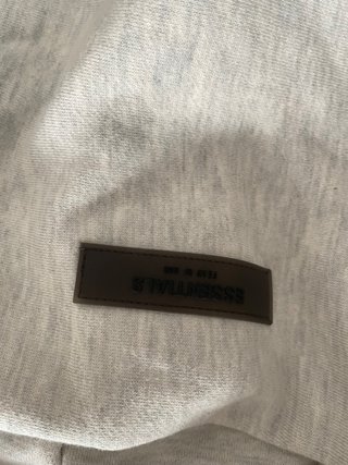 Sudadera Essentials Fear of God Gris