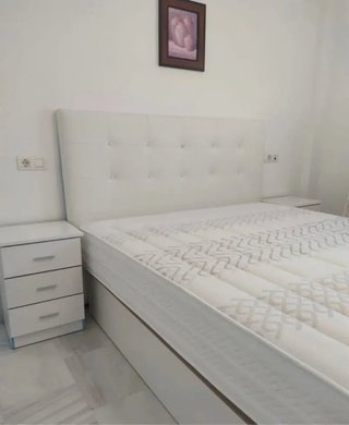 Divano letto con testiera, armadio e materassi