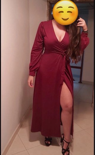 Vestido largo granate con abertura