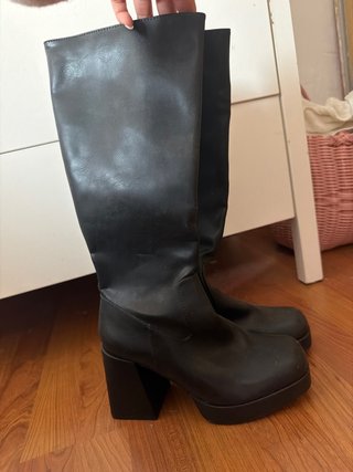 Botas Altas Negras de Tacón Cuadrado
