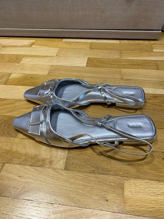 Zapatos destalonados plateados