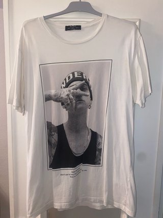 Camiseta Bershka Estampada Talla xs