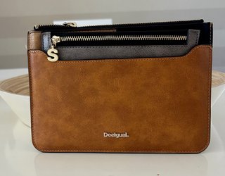 Cartera de mano Desigual marrón y gris