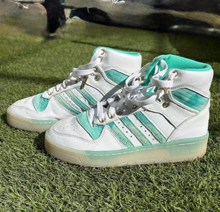 Zapatillas Adidas Botín Blanco y Verde