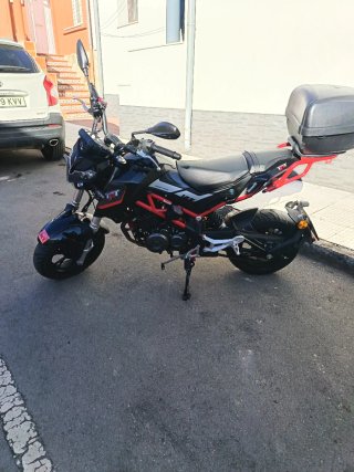 Benelli TNT 125 Negra y Roja