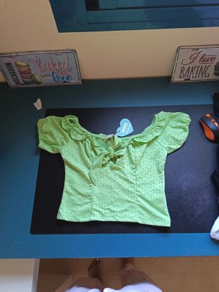 Top Verde con Detalle de Lazo